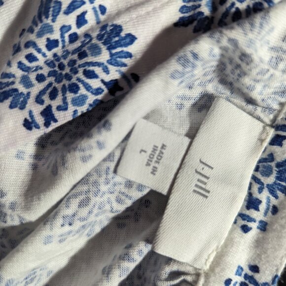 J Jill Womens V-Neck Blouse Top Large White Blue Floral Cottagecore Pheasant - Picture 3 of 3